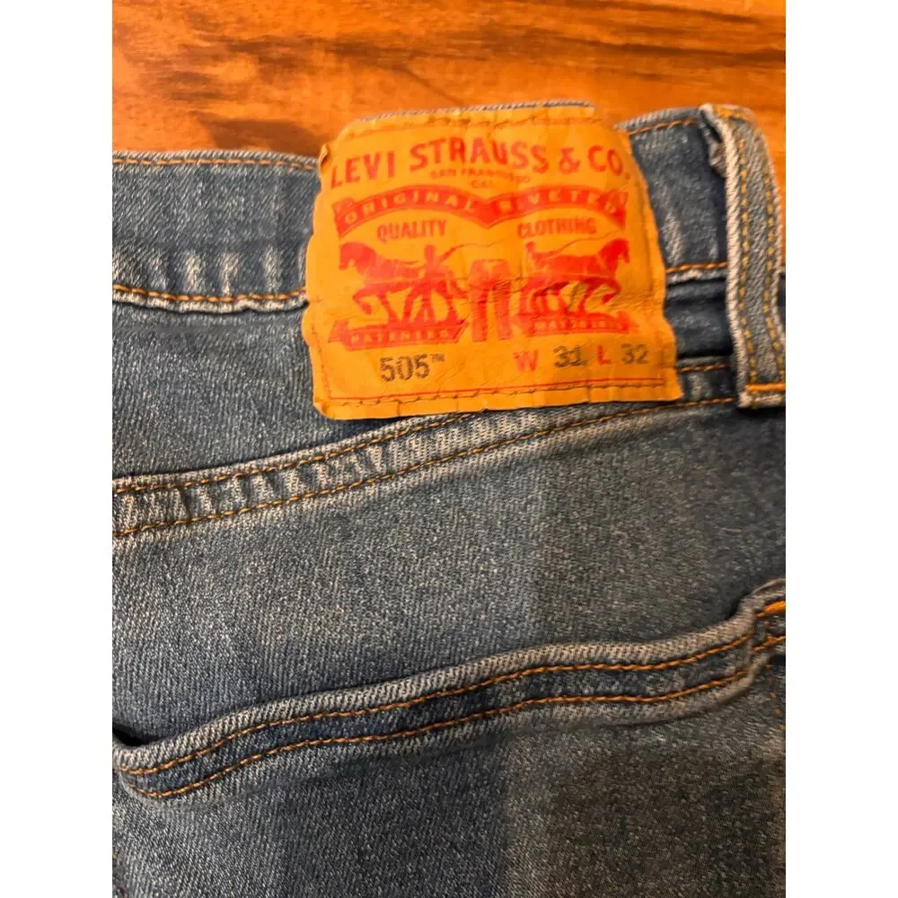 Levi’s 505 cutoff Jean shorts, jorts. Raw hem size 31 medium wash